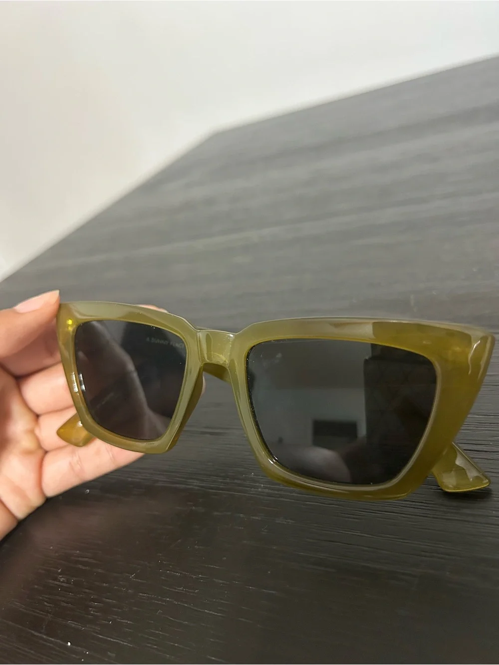 Women’s Olive Green Cat Eye Sunglasses - Fashion Accessory